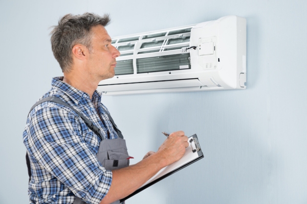 HVAC expert gauging AC size if it matches room size