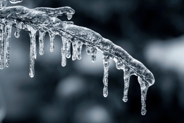 icicle depicting freezing risk in oil tank