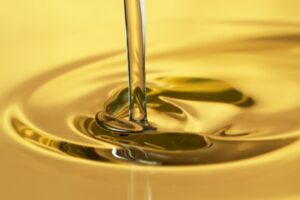 gold liquid pouring depicting heating oil additives